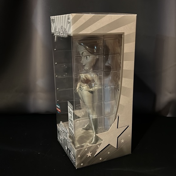 Fan Expo exclusive Linda Carter/Wonder Woman Dc Comics vinyl figure - Picture 5 of 6